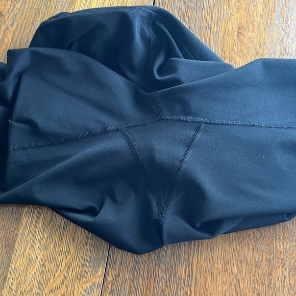 Nike Fit Dry Black Capri leggings. Size small - Picture 10 of 10